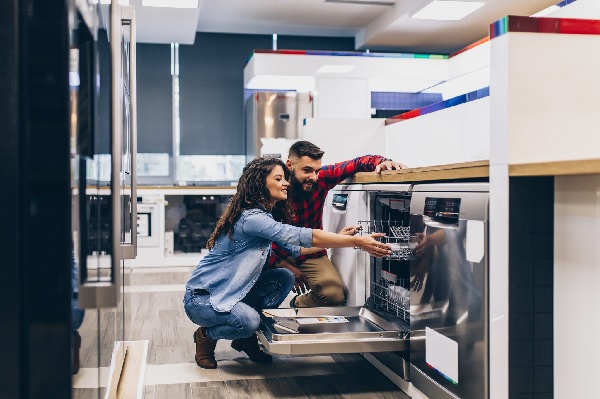 A couple shopping for a dishwasher 