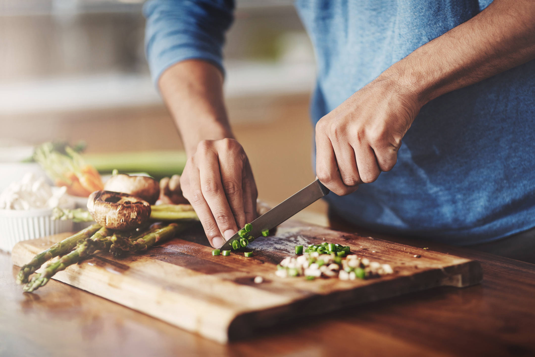  man slicing veggies for dinner