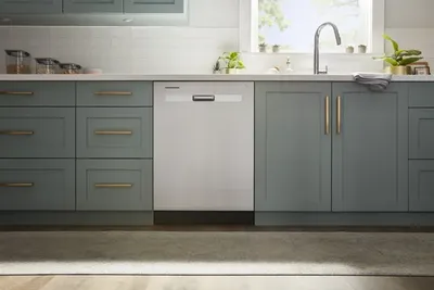 Whirlpool 24in Built In Dishwasher