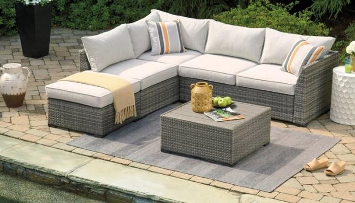 Outdoor sectional