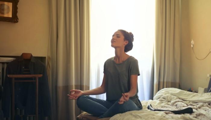 Read on to learn about some of the advantages meditation offers.