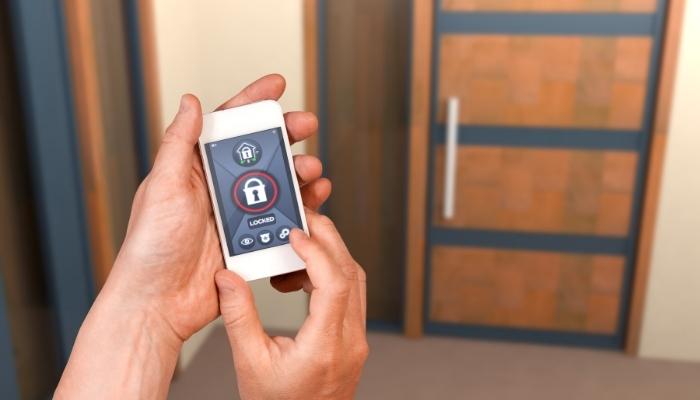 Locking smart lock with phone