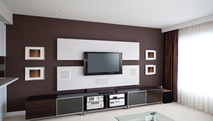 Living room home theater with in-wall speakers