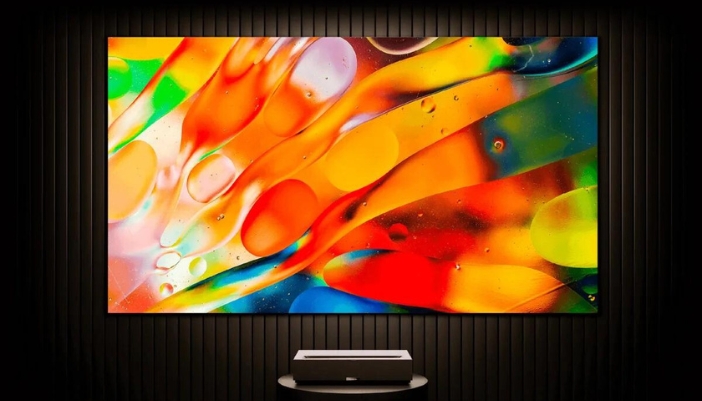 A short throw projector with a vivid screen