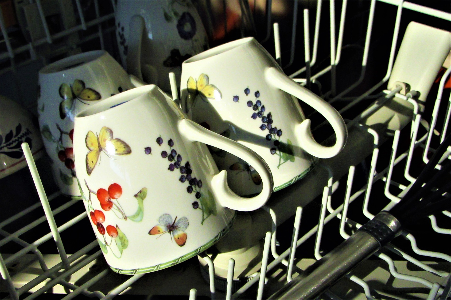 Old-fashioned mugs inside a dishwasher