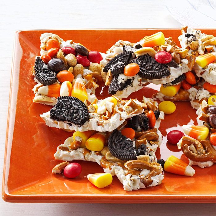 Sweet and salty Halloween bark 