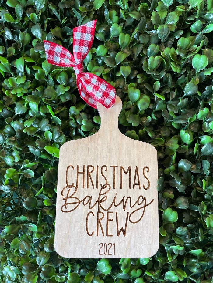Christmas ornament of a cutting board.