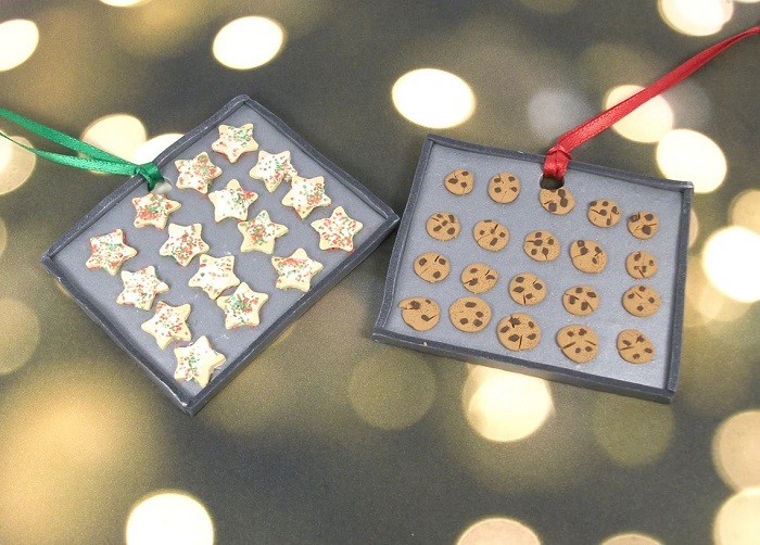 Christmas ornament of a cookie trays.