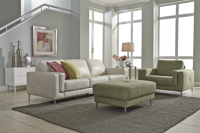 Modern living room with bright and clean furniture.