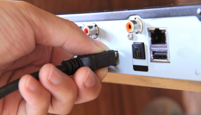 Connecting HDMI cable