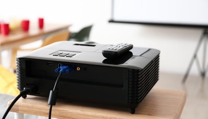 Outdated projector with old connections