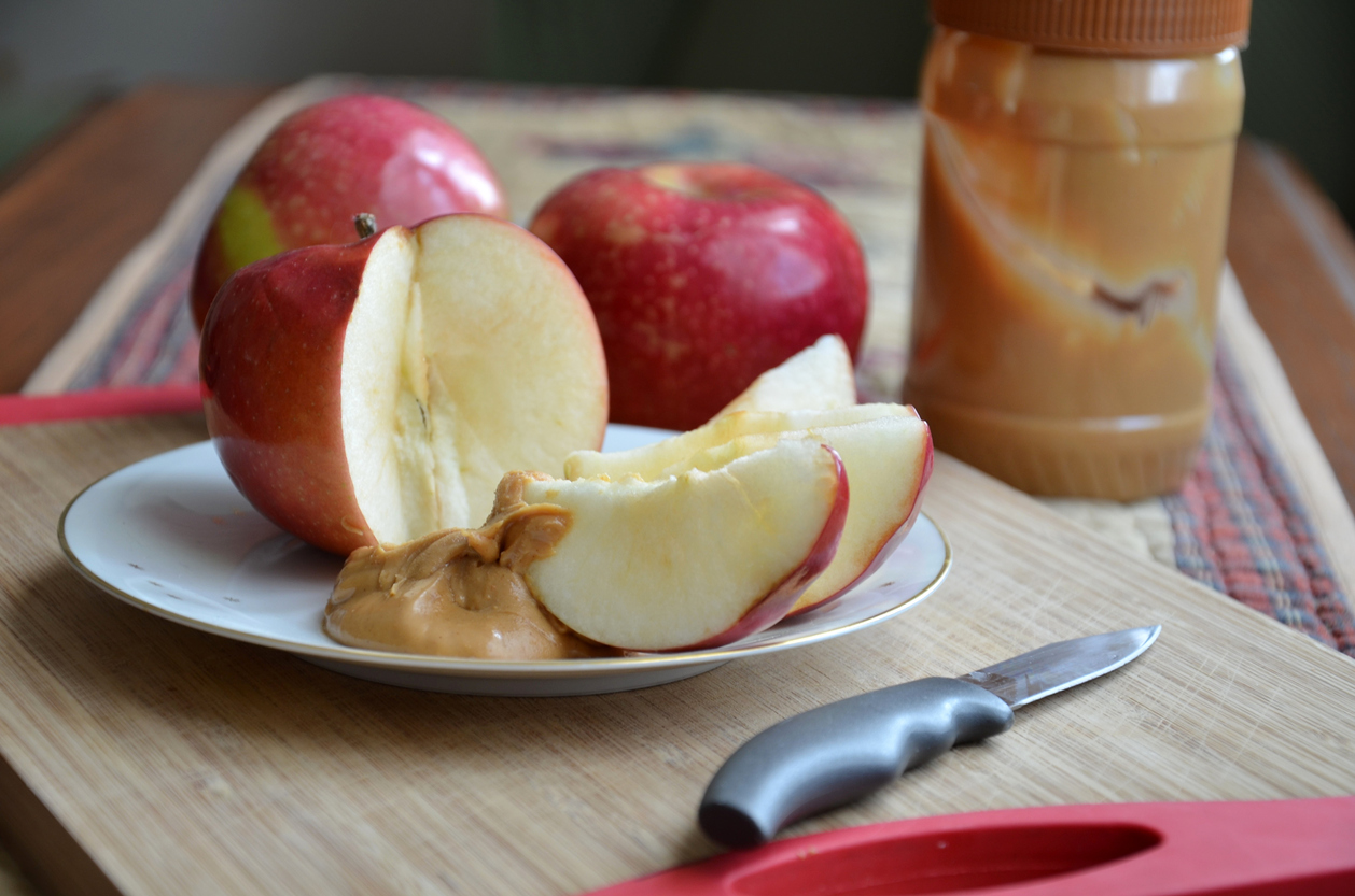 apples and peanut butter snack