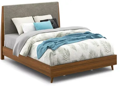 The Flexsteel Ludwid platform bed with bedding and décor 