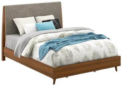 The Flexsteel Ludwig bed with bedding 
