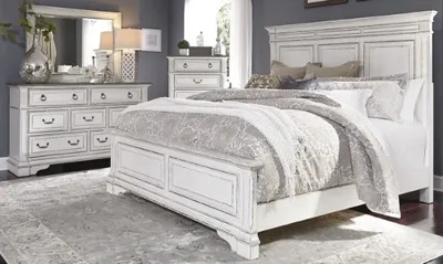 The Liberty Furniture Abbey Park 4-piece bedroom set with décor and bedding 