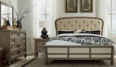 The Liberty Furniture Americana 3-piece bedroom set with décor 