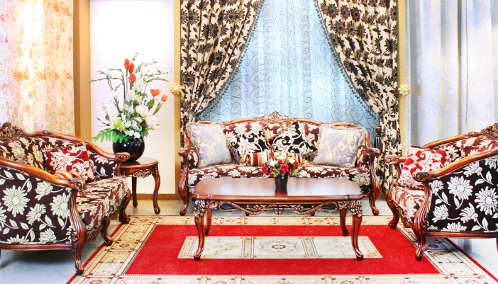 Victorian-era inspired “parlor” with coffee table and seatings