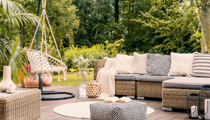 Outdoor seating with fabrics made for the outdoors