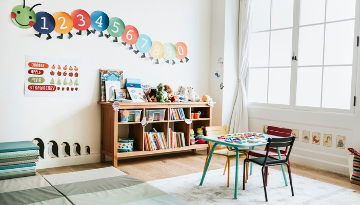 A children’s room with a shelf of books and a table with a puzzle.