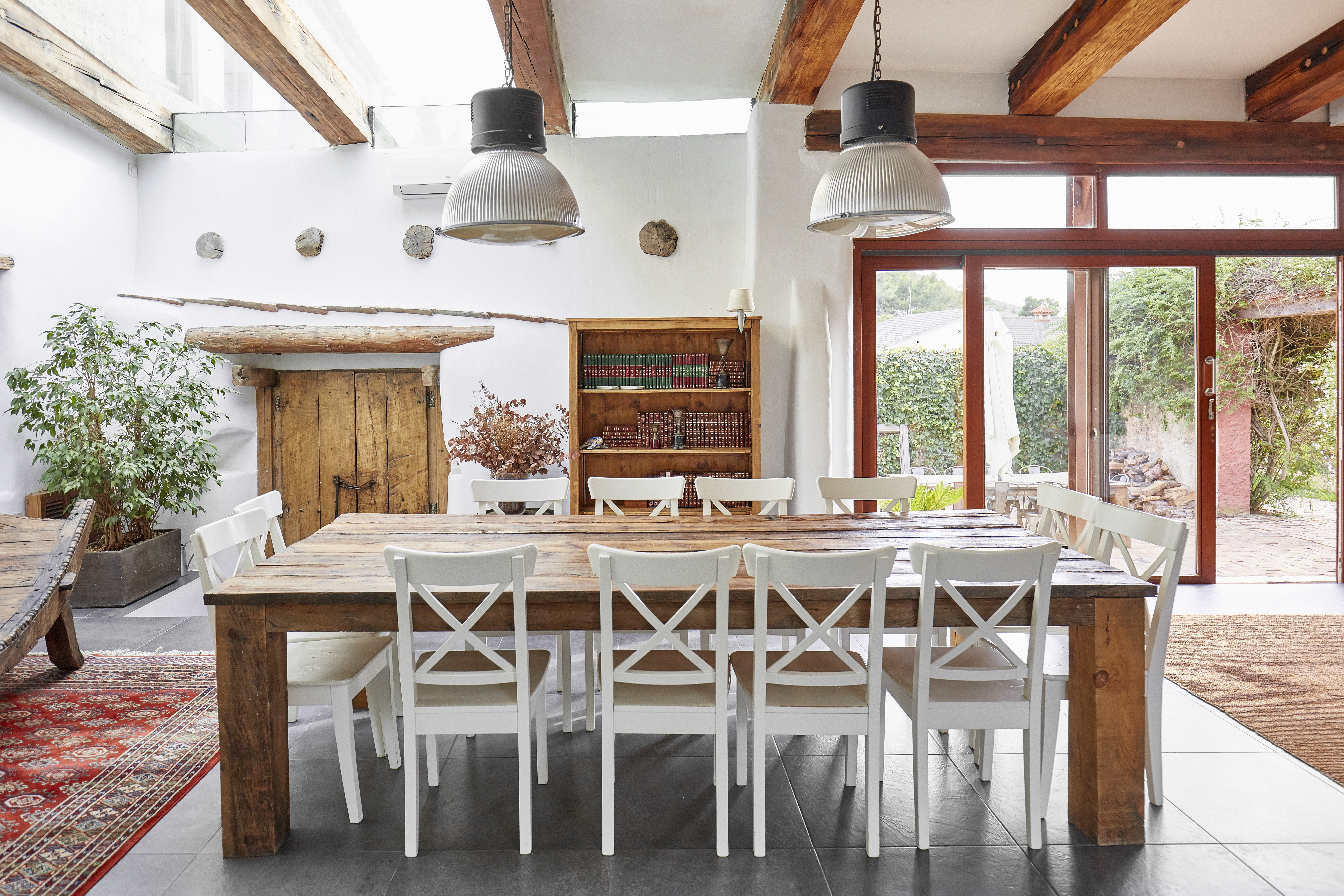 Modern farmhouse-style kitchen with a wooden Parsons table and white X-back dining chairs