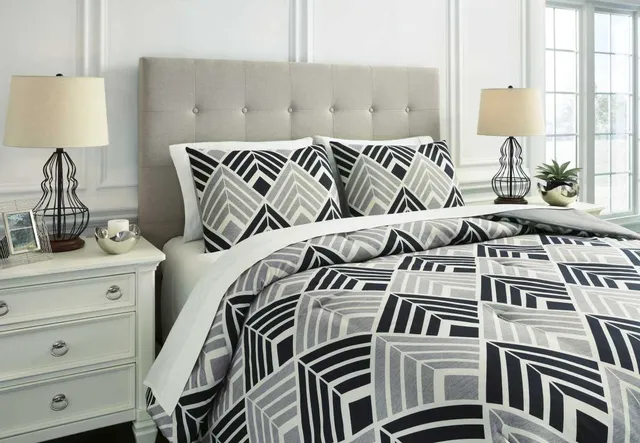 Signature Design by Ashley Ellowyn king bedding set 