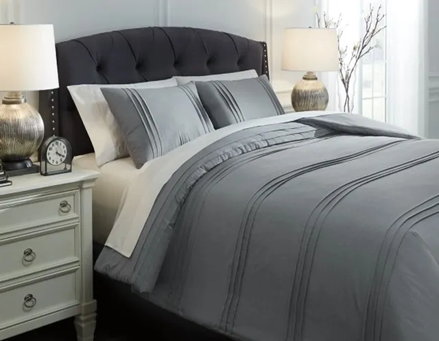 Signature Design by Ashley Mattias king bedding set 