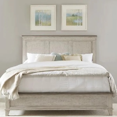 The Liberty Furniture Ivy Hollow collection panel bed with bedding and décor 