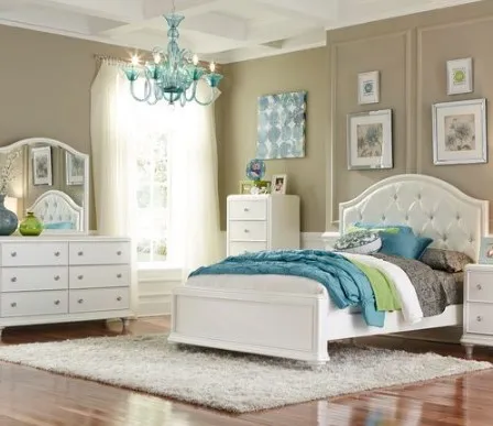 The Liberty Furniture Stardust collection 3-piece bedroom set with glam-style décor 