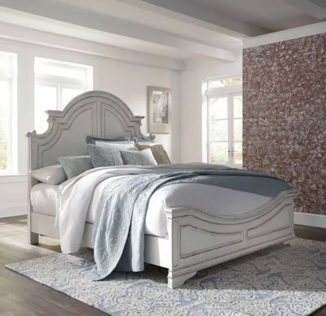 The Liberty Furniture Magnolia Manor collection queen-size panel bed 