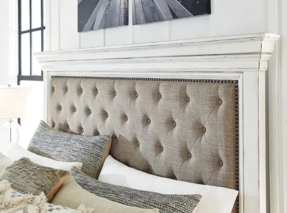 Up close look at the upholstered headboard on the Benchcraft Kanwyn collection panel bed 
