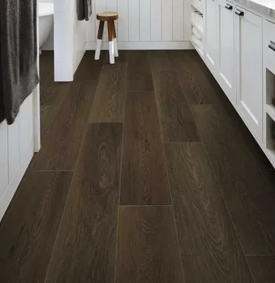 The Shaw Floors Floorte Distinction collection vinyl flooring in a kitchen 
