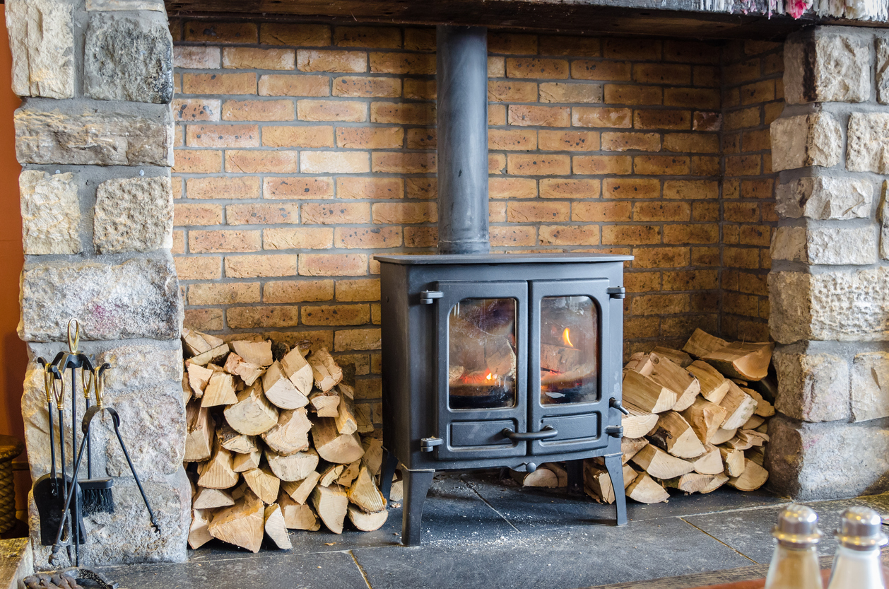 wood-burning oven burning