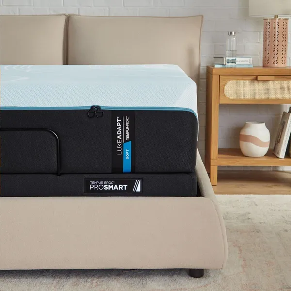 A close-up of the Tempur-Pedic LuxeAdapt PRO Smart mattress