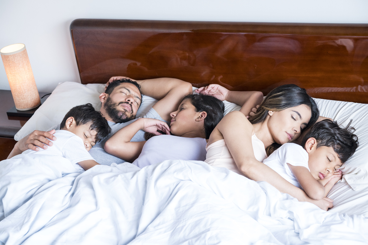 Family of 5 co-sleeping in one bed