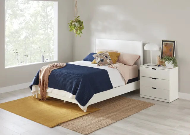 The Serta iComfort Hybrid CF1000 mattress with blue and beige bedding 