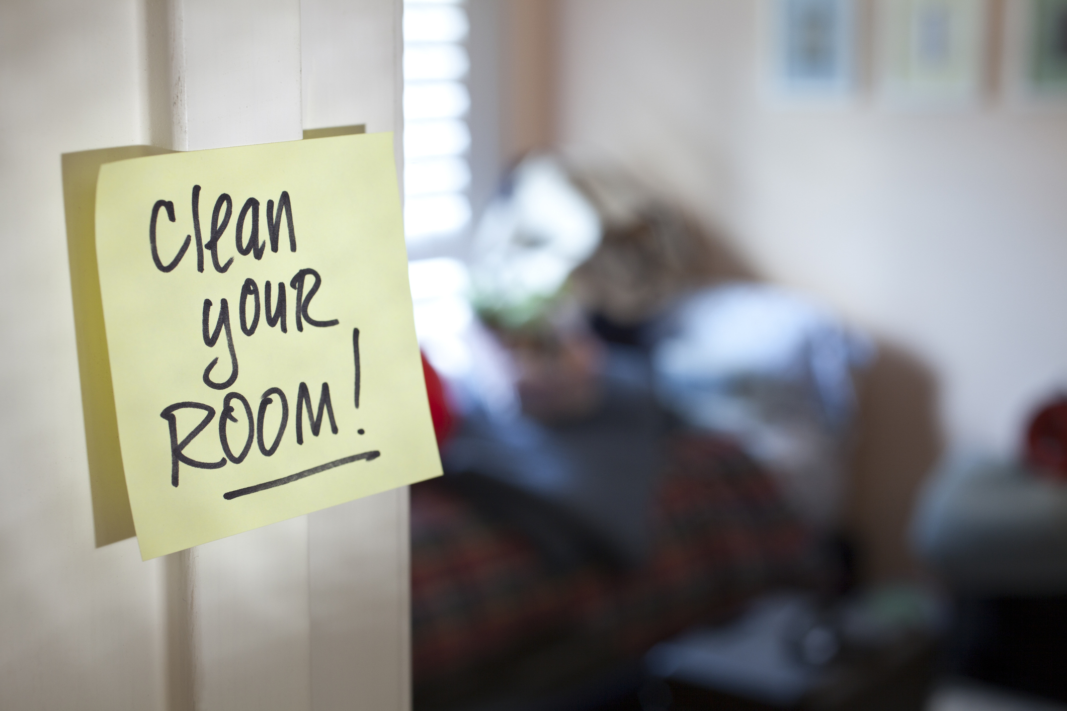 yellow sticky note reminder to clean your room