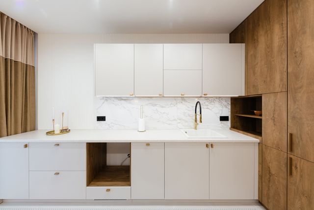 Front view of a luxury wet bar 