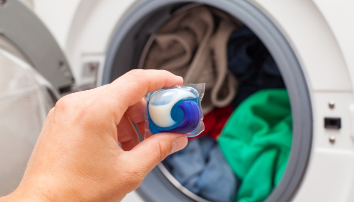 Serv_Detergent-Effects_3.jpg Closeup of someone holding a detergent pod about to place it in the washer