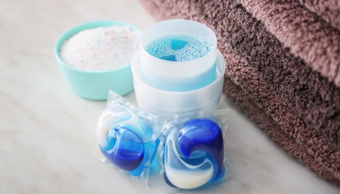 Serv_Detergent-Effects_4.jpg An array of laundry detergents from pods to powder to liquid