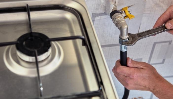 Closeup of someone turning off the gas to the stove