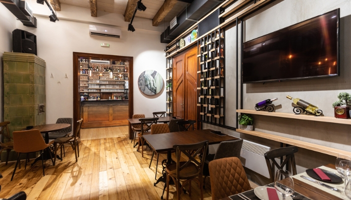 Restaurant with speaker system and TV