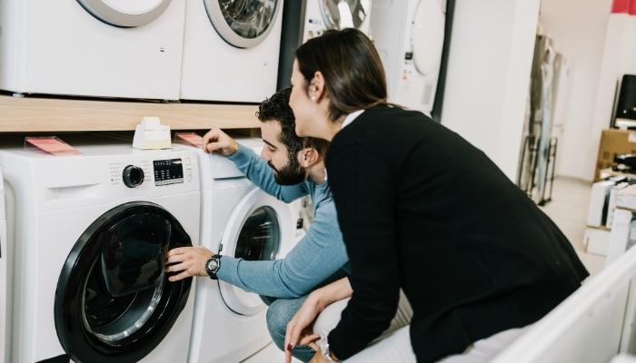 couple shopping for washer