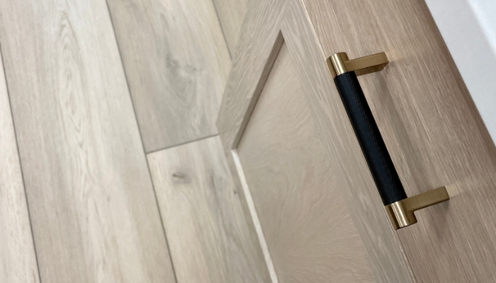 coretec vinyl plank floors in the Bedford Oak color installed with a white oak Sand kitchen. 