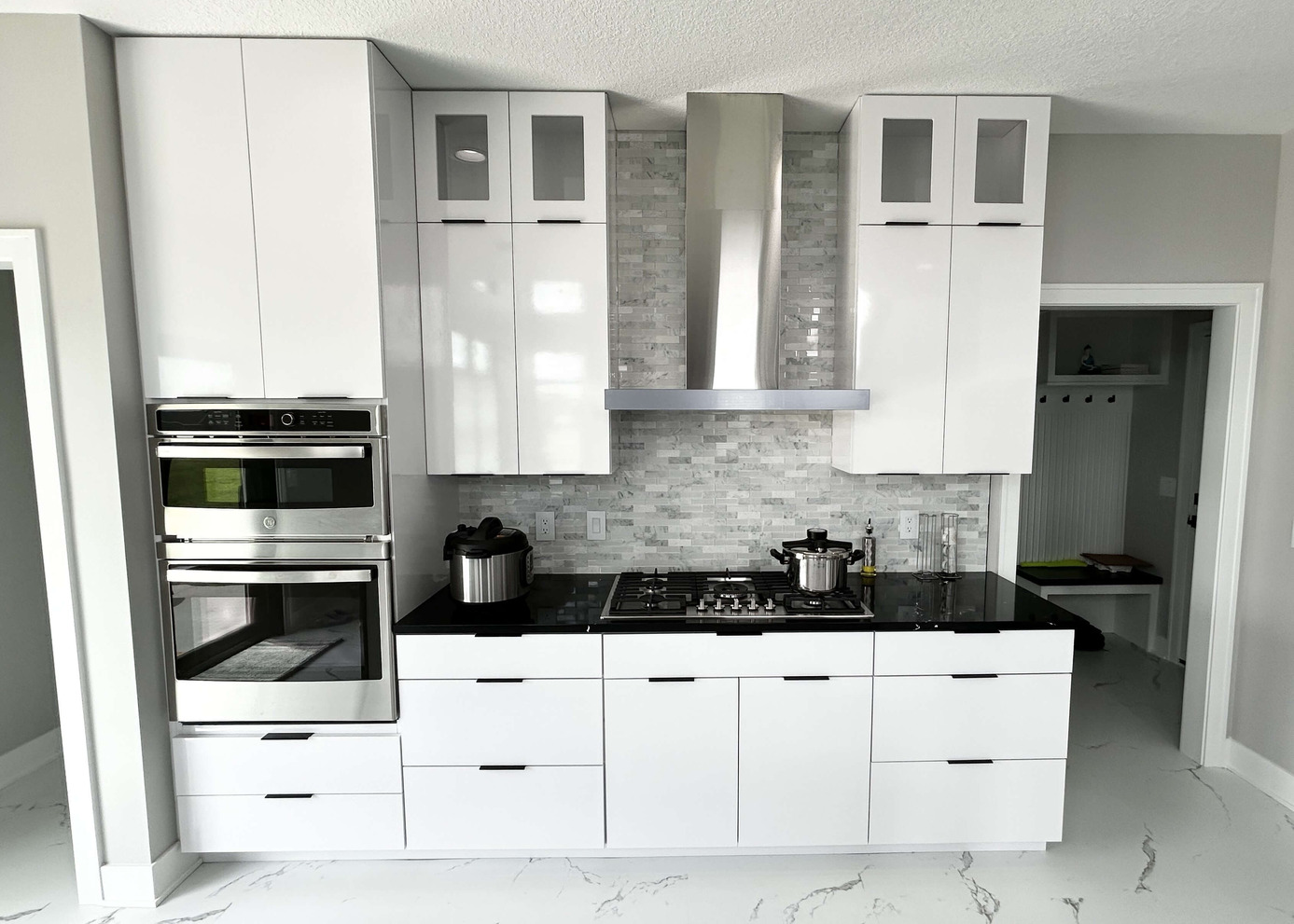 cooking zone wall in modern kitchen with minimal cabinet style