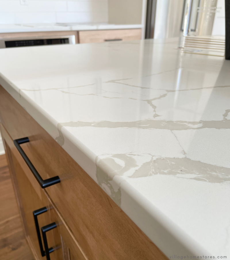 closeup image of msi q quartz calacatta laza countertops