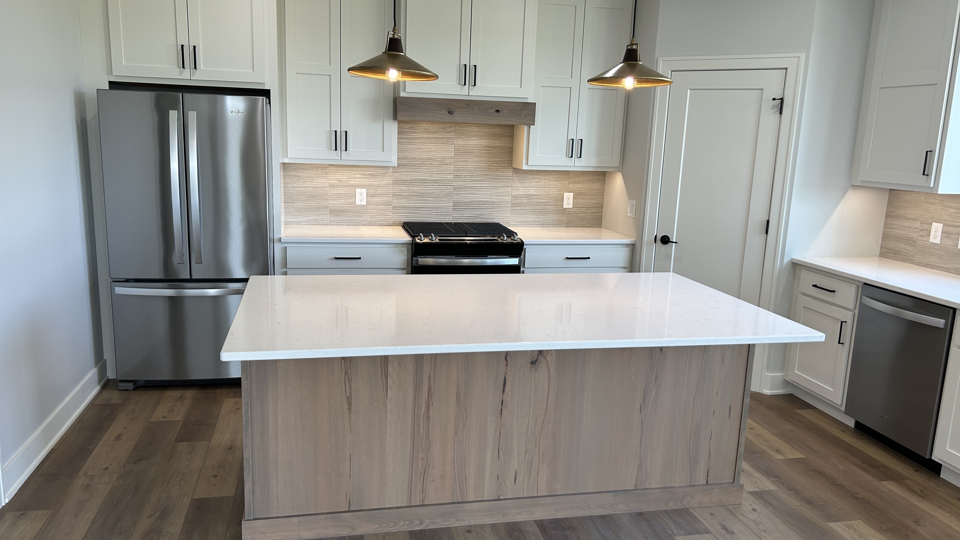 Koch cabinet kitchen design in Savannah flat-panel door. Kitchen design in LeClaire, Iowa by Village Home Stores.