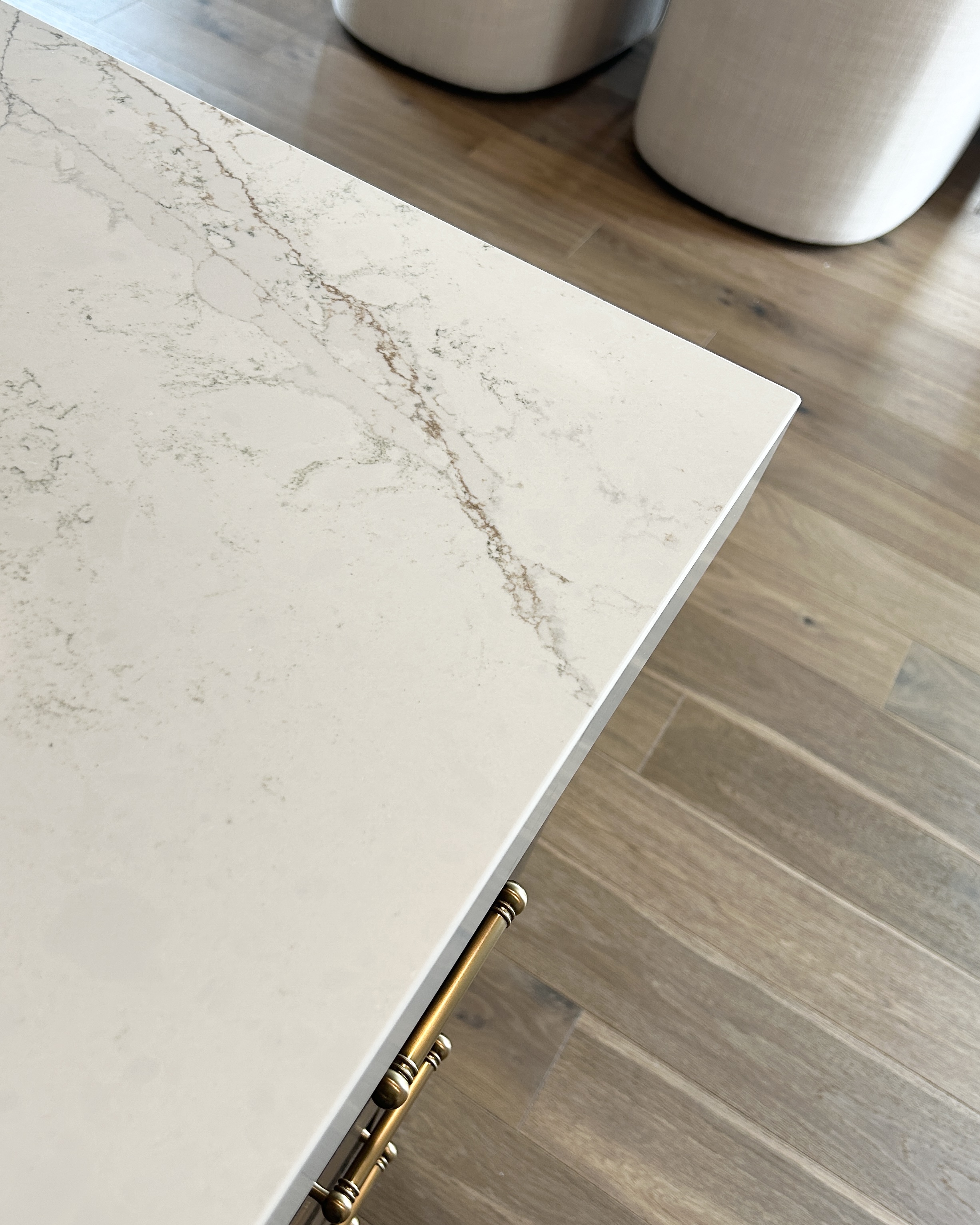 corner closeup of calcatta viraldi MSI q quartz countertops 