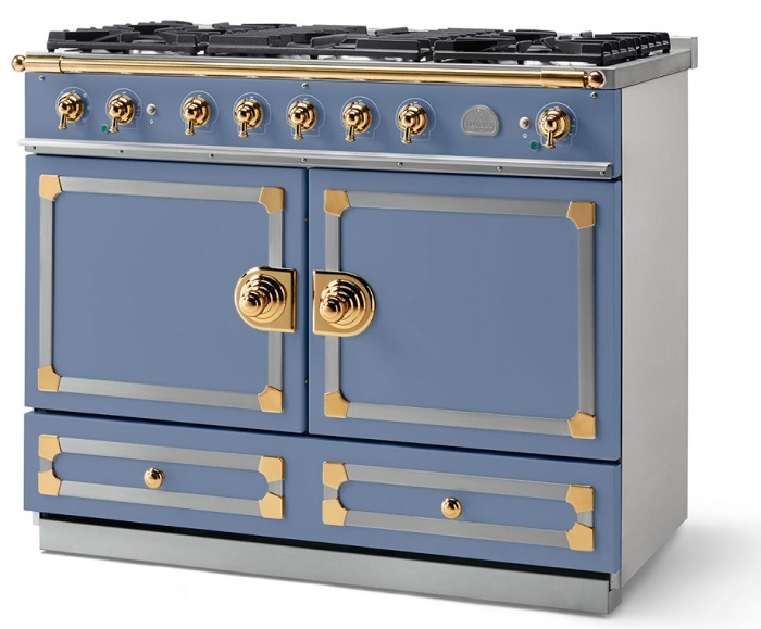 La Cornue Cornufe 110 gas range in Providence Blue with gold trim