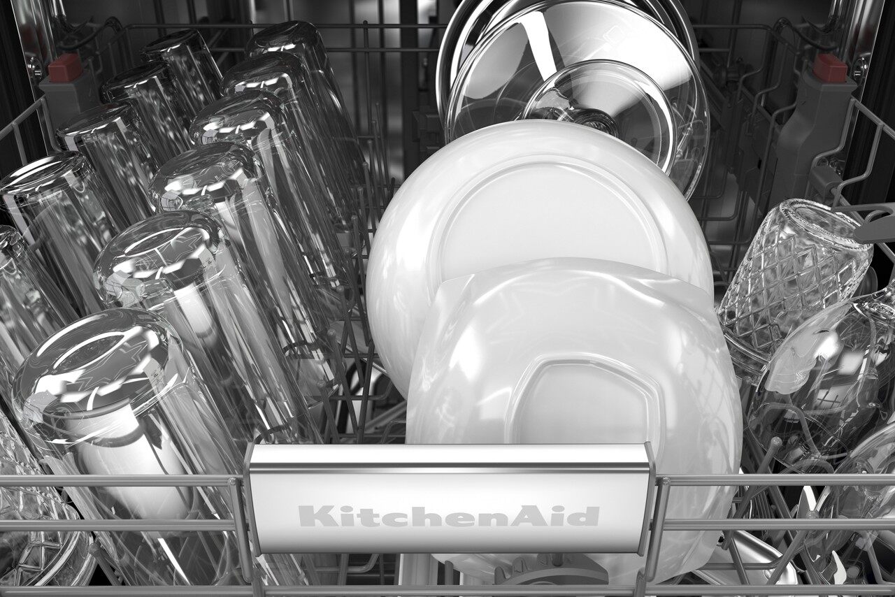 Internal shot of 16 place settings on KitchenAid KDTM404KPS dishwasher