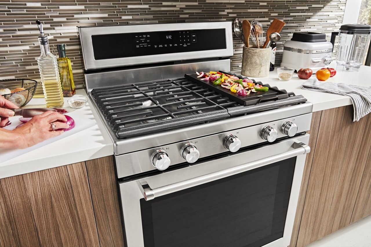Overhead shot of KitchenAid KFGG500ESS gas range 